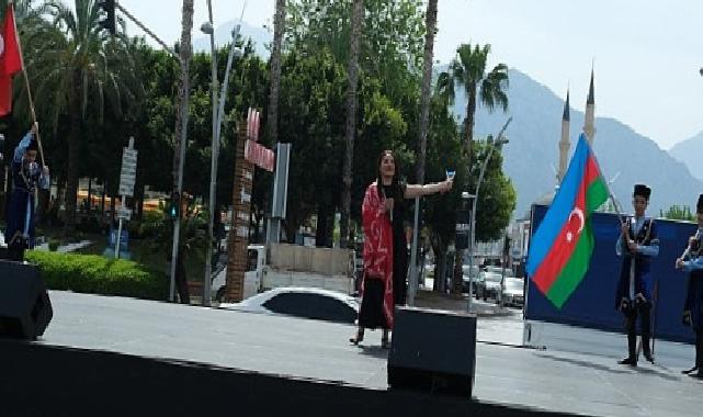 23 Nisan Ulusal Egemenlik ve Çocuk Bayramı kutlamaları kapsamında Azerbaycan Dans Toplulukları Kemer’de gösteri yaptı