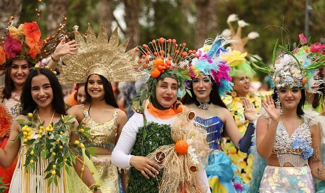 Milyonlar Karnaval Coşkusunu Adana Sokaklarına Yaşadı