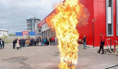 10-16 Mayıs Engelliler Haftası nedeniyle Sivas Belediyesi İtfaiye Müdürlüğü tarafından engeli bireylere yönelik yangın eğitimi verilerek tatbikat yapıldı