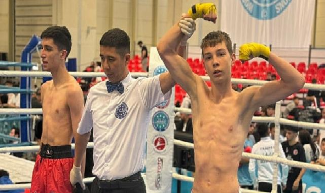 Efes Selçuk Belediyesi’nin desteğiyle 1. Uluslararası Akdeniz Kickboks Şampiyonası’na katılan Efes Selçuklu sporcular, büyük bir başarıyla ilçeye döndüler