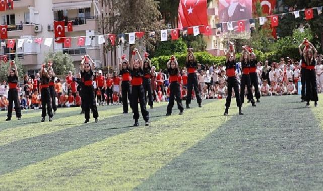 Gençlerin halk oyununa giderek artan ilgisine Efes Selçuk Belediyesi destek oluyor.