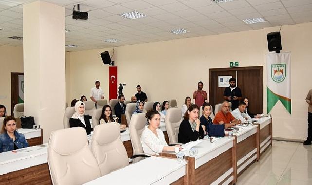 İznik’in benzersiz zanaat ve el sanatları ürünlerini, modern teknolojilerle daha geniş kitlelere ulaştırmayı amaçlayan program İznik Belediyesi’nde başladı