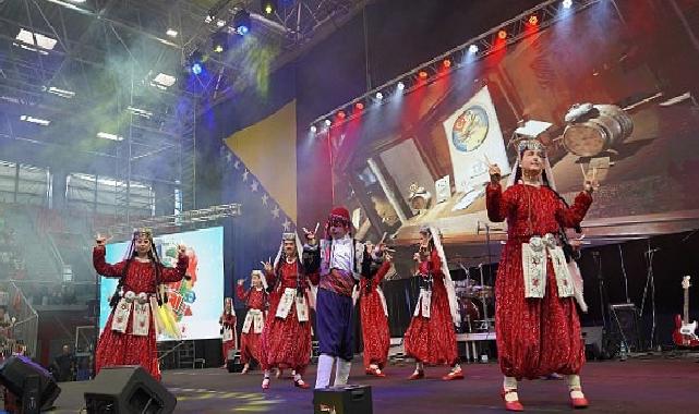 Selçuklu Belediyesi Bosna Hersek’in Zenica kentinde düzenlenen Çocuk Şenliği’nin final gününde halk oyunları ekibiyle sahne aldı