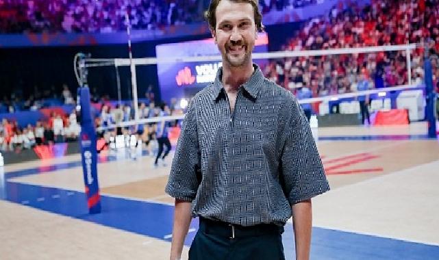 Ünlü Oyuncu Aras Bulut İynemli Voleybol Milletler Ligi’nde Filenin Sultanlarına Destek Verdi