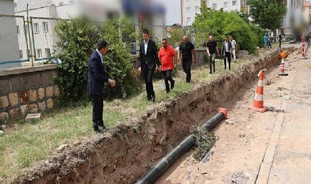 2000 Evler Mahallesi’nde altyapıdan kaynaklı su kesintilerini en aza indirmek için Nevşehir Belediyesi ekipleri, isale hattını yeniliyor