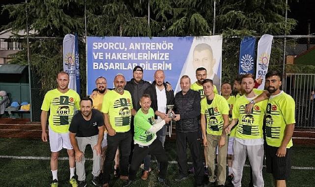 Gölcük Belediyesi 12. Birimler Arası Futbol Turnuvası’nda; Gelir Müdürlüğü’nü penaltılar sonucu yenen Gençlik Ve Spor Hizmetleri Müdürlüğü şampiyon oldu