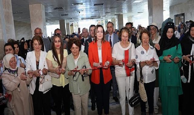 Karaman Belediyesi öncülüğünde Hayat Boyu Öğrenme Haftası etkinlikleri kapsamında düzenlenen yılsonu sergisi Lütfi Elvan Fuar ve Kongre Merkezi’nde açıldı