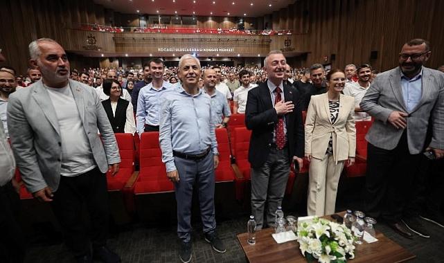 Kocaeli Büyükşehir Belediye Başkanı Tahir Büyükakın, Büyükşehir personeliyle bayramlaştı