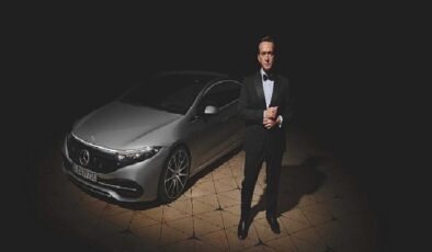 Matthew Macfadyen ve Roger Federer’in başrollerini paylaştığı “O Bir Mercedes-Benz.” global reklam kampanyası Türkiye’de yayında