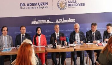 Sivas Belediye Başkanı Dr. Adem Uzun, kentte görev yapan basın mensuplarıyla bir araya geldi