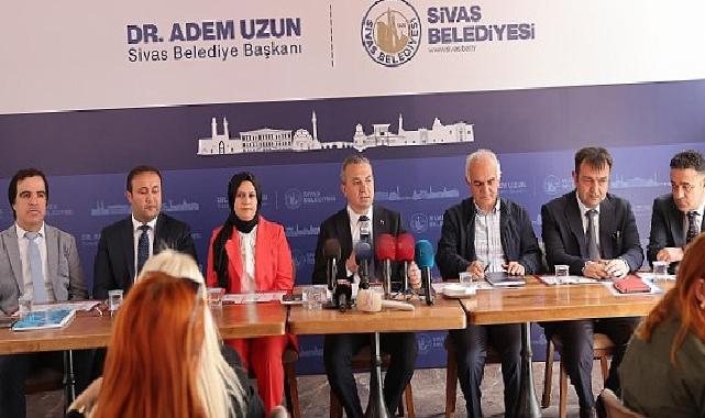 Sivas Belediye Başkanı Dr. Adem Uzun, kentte görev yapan basın mensuplarıyla bir araya geldi