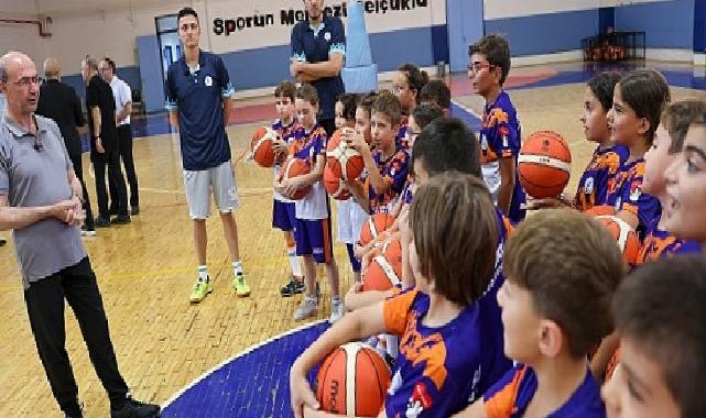 Selçuklu Belediye Başkanı Ahmet Pekyatırmacı, Selçuklu Belediyesi Yaz Spor Okulları’nda farklı branşlarda eğitim alan spor okulu öğrencilerini ziyaret etti